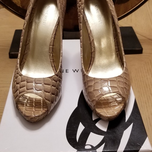 Tan Heels - Picture 2 of 3